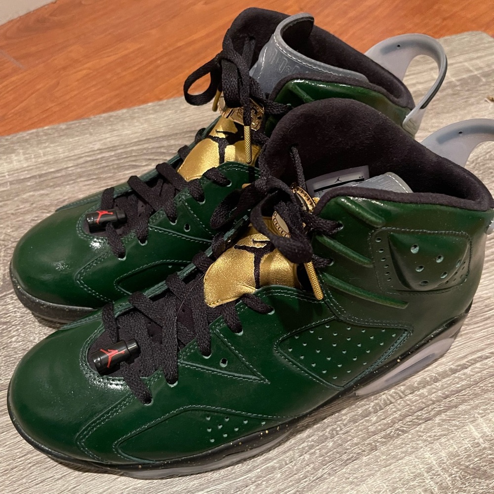 Air Jordan 6 RETRO “Champagne Bottle”